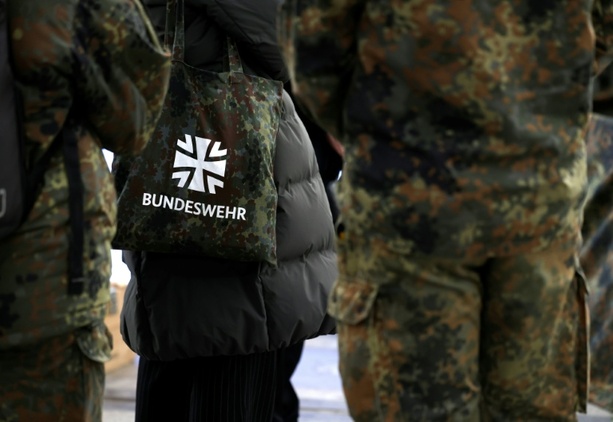 Bild vergr&ouml;&szlig;ern: Vaterschaftsurlaub für Bundeswehrsoldat beschäftigt Bundesverwaltungsgericht