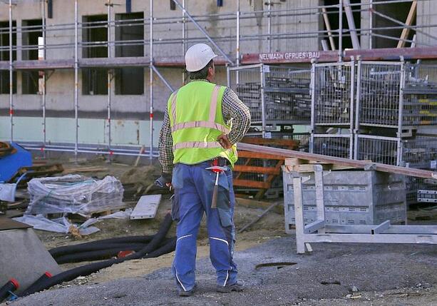 Bild vergr&ouml;&szlig;ern: Arbeitsstunde kostete im Jahr 2025 durchschnittlich 45 Euro