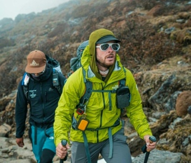 Bild vergr&ouml;&szlig;ern: 27-jähriger Australier auf Vom Meer zum Gipfel-Rekordtour zum Mount Everest