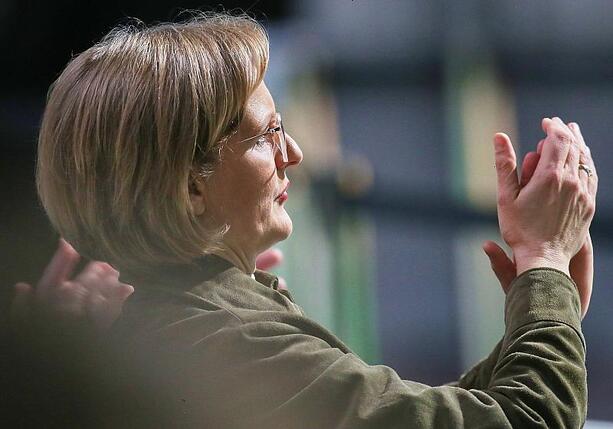 Bild vergr&ouml;&szlig;ern: Grünen-Chefin offen für Ausweitung der Maximalarbeitszeit