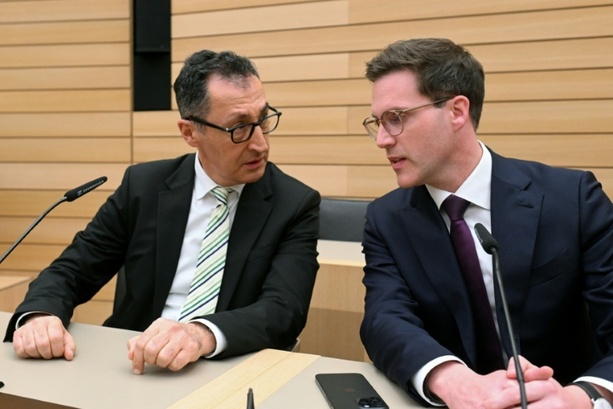 Bild vergr&ouml;&szlig;ern: Grüne und CDU in Baden-Württemberg einigen sich auf Koalitionsvertrag