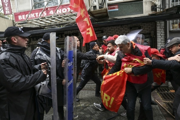 Bild vergr&ouml;&szlig;ern: Dutzende Festnahmen bei Demonstrationen zum 1. Mai in Istanbul