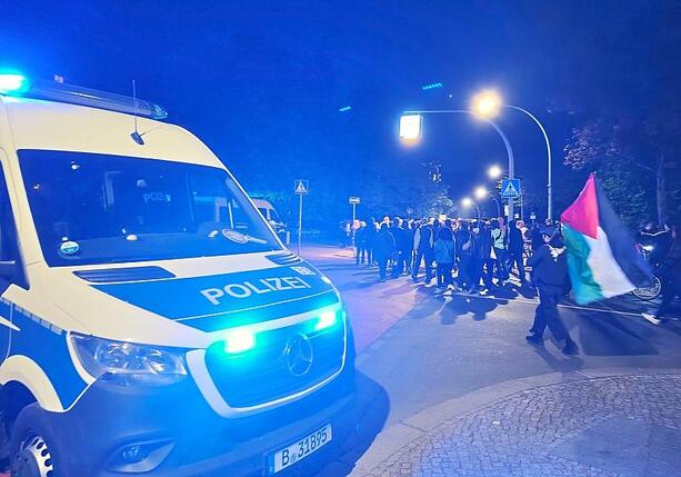 Bild vergr&ouml;&szlig;ern: Walpurgisnacht in Berlin aus Sicht der Polizei entspannt