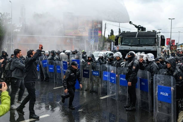Bild vergr&ouml;&szlig;ern: Hunderte Festnahmen bei Demonstrationen am 1. Mai in Istanbul