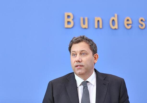 Bild vergr&ouml;&szlig;ern: Klingbeil sieht verdammte Pflicht für Gelingen der Koalition