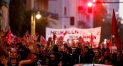 Mai-Kundgebungen in Berlin weitgehend friedlich - Veranstalter: Gute Stimmung