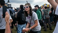 Gefährliche Party: 20.000 Menschen bei illegalem Rave auf Militärgelände in Frankreich