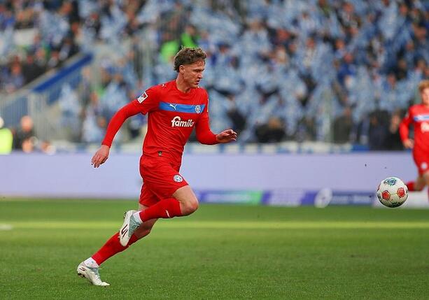 Bild vergr&ouml;&szlig;ern: 2. Bundesliga: Kiel hält dank Sieg gegen Braunschweig die Klasse