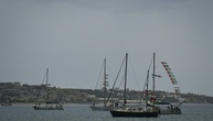 Zwei Teilnehmer der Gaza-Hilfsflotte nach Israel gebracht - Spanien übt scharfe Kritik