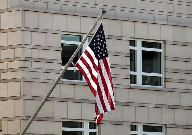 Bild vergr&ouml;&szlig;ern: Union und SPD kritisieren Trump für US-Truppenabzug