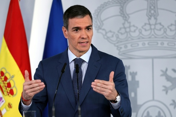 Bild vergr&ouml;&szlig;ern: Flugzeug von Spaniens Regierungschef Sánchez muss in Ankara notlanden