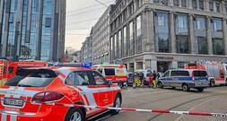 Auto rast in Leipzig im Menschenmenge - Tote und Verletzte