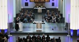 Großer Andrang bei Gedenkandacht in Leipzig nach Amokfahrt