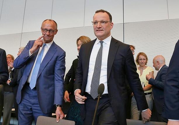 Bild vergr&ouml;&szlig;ern: Spahn als Chef der Unionsfraktion wiedergewählt