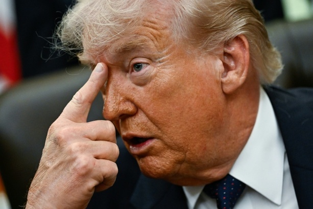 Bild vergr&ouml;&szlig;ern: Trump: US-Armee pausiert Einsatz in Straße von Hormus
