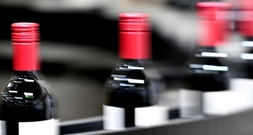 Weltweiter Weinkonsum sank 2025 um 2,7 Prozent