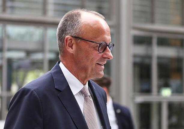 Bild vergr&ouml;&szlig;ern: Merz lädt Sozialpartner in Koalitionsausschuss ein