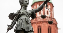 Zehn Jahre Haft für Tötung von Mann mit 22 Messerstichen auf Feier in Hessen