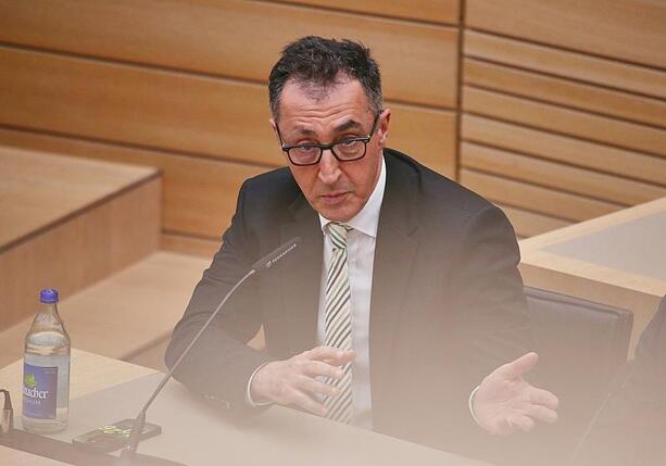 Bild vergr&ouml;&szlig;ern: Özdemir zum Ministerpräsidenten von Baden-Württemberg gewählt