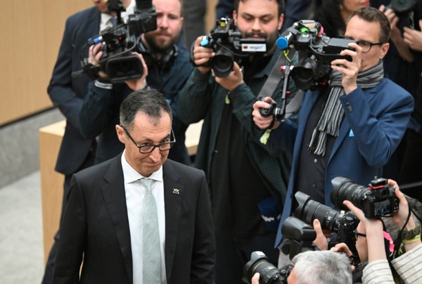 Bild vergr&ouml;&szlig;ern: Grünen-Politiker Özdemir zu neuem Ministerpräsident Baden-Württembergs gewählt