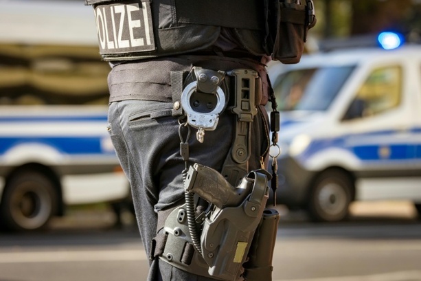 Bild vergr&ouml;&szlig;ern: Toter Mann auf Parkplatz in Baden-Württemberg: 41-Jähriger wurde erschossen