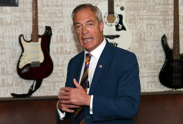 Bild vergr&ouml;&szlig;ern: Nicht deklarierte Spende: Britisches Parlament ermittelt gegen Reform UK-Chef Farage