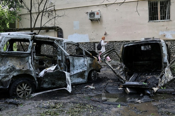 Bild vergr&ouml;&szlig;ern: Selenskyj: Russland feuert 800 Drohnen ab - Mindestens sechs Tote in der Ukraine