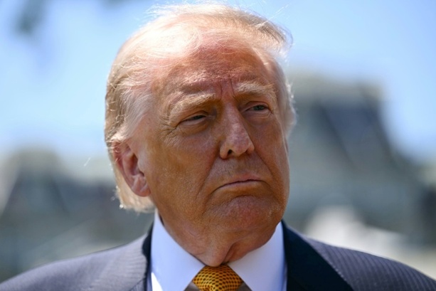 Bild vergr&ouml;&szlig;ern: Behörde: Trump in millionenschwere Finanztransaktionen mit US-Konzernen verwickelt