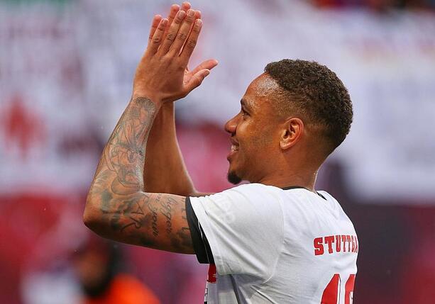 Bild vergr&ouml;&szlig;ern: VfB Stuttgart verlängert Vertrag mit Nikolas Nartey