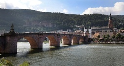 Dramatische Rettungsaktion nach Handyortung: Polizist rettet Autofahrer aus Neckar