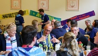 Merz ruft junge Menschen zu Einsatz in Parteien auf - Nein zu Wahl ab 16 im Bund
