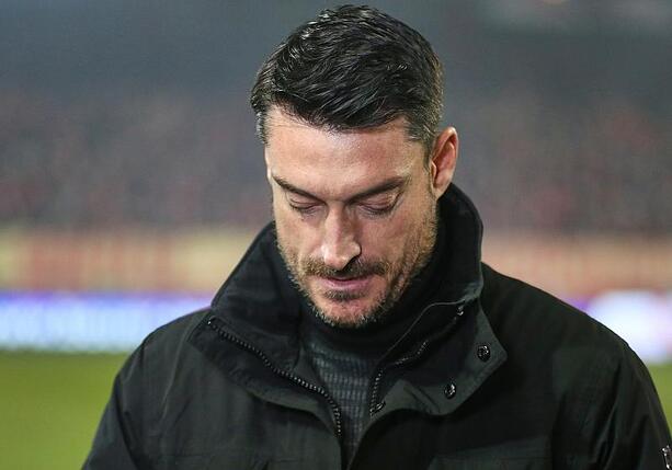 Bild vergr&ouml;&szlig;ern: Eintracht Frankfurt trennt sich von Cheftrainer Riera