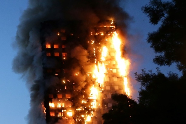 Bild vergr&ouml;&szlig;ern: Grenfell-Tower-Feuer: 57 Personen und 20 Unternehmen sollen vor Gericht