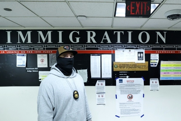 Bild vergr&ouml;&szlig;ern: New Yorker Richter schränkt Festnahme von Migranten bei Gericht ein