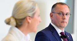 AfD-Chef Chrupalla wirft französischem Rechtspopulisten Bardella Anbiederung an Merz vor