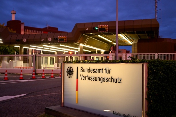 Bild vergr&ouml;&szlig;ern: Gericht: Verfassungsschutz darf Verein Jüdische Stimme vorläufig als extremistisch einstufen