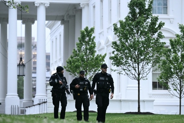 Bild vergr&ouml;&szlig;ern: Schüsse in der Nähe des Weißen Hauses: Schütze erschossen und Trump in Sicherheit