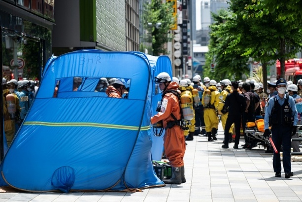 Bild vergr&ouml;&szlig;ern: Substanz in Einkaufszentrum in Tokio versprüht: Rund 20 Verletzte