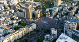 Massenprotest gegen Regierung in Serbien: Zehntausende demonstrieren in Belgrad