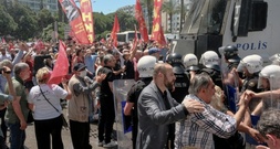Türkische Polizei setzt in Izmir Tränengas und Wasserwerfer gegen Opposition ein