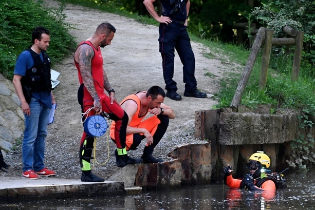Bild vergr&ouml;&szlig;ern: Jugendliche gestehen Tötung eines Jungen in der Bretagne - Streit um Angelzubehör