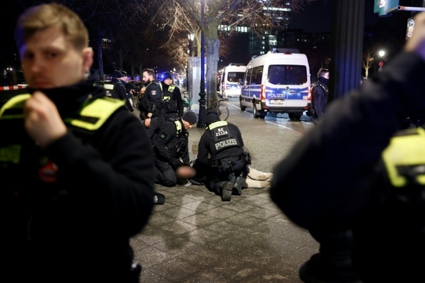 Bild vergr&ouml;&szlig;ern: Weitere Festnahme in Zusammenhang mit Messerattacke an Berliner Holocaust-Mahnmal
