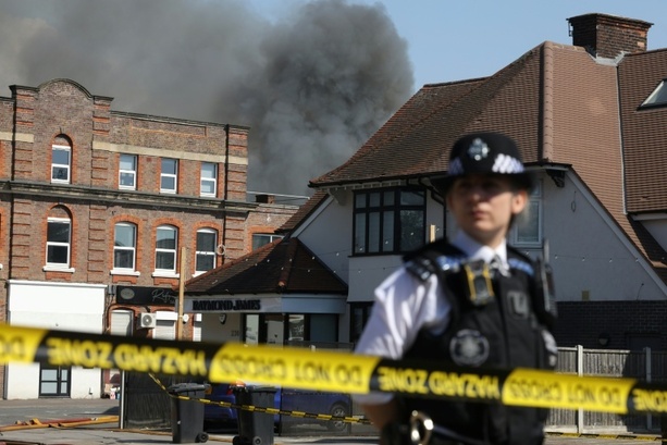 Bild vergr&ouml;&szlig;ern: Feuer in koscherem Supermarkt in Londoner Stadtteil Golders Green