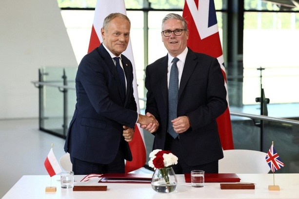 Bild vergr&ouml;&szlig;ern: Großbritannien und Polen unterzeichnen Verteidigungsabkommen