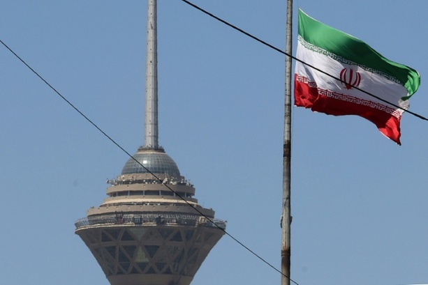 Bild vergr&ouml;&szlig;ern: Staatsfernsehen: Iran greift als Vergeltung für US-Angriffe US-Stützpunkt an