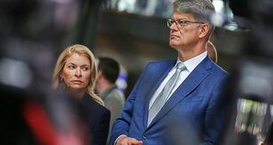 Schnieder erhöht Druck auf Bahn-Chefin Palla