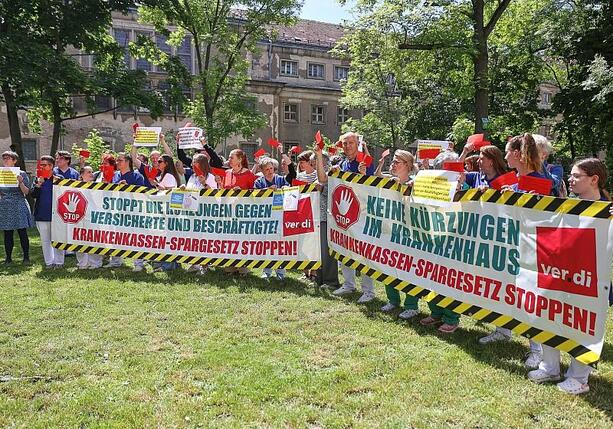 Bild vergr&ouml;&szlig;ern: Bundesweiter Klinikaufstand gegen Warkens Kürzungspläne