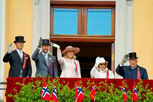 Bild vergr&ouml;&szlig;ern: Norwegens Königin Sonja aus Krankenhaus entlassen - Sorge um Kronprinzessin Mette-Marit