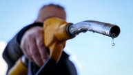 Inflation schwächt sich voraussichtlich ab - Experten sehen Tankrabatt als Ursache