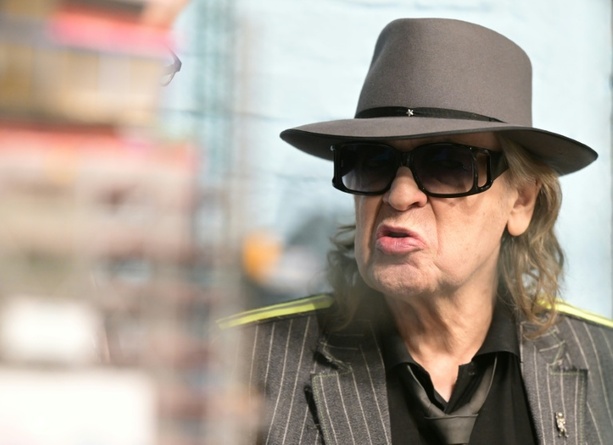 Bild vergr&ouml;&szlig;ern: Udo Lindenberg in Krankenhaus behandelt - 80-jähriger Künstler gibt Entwarnung